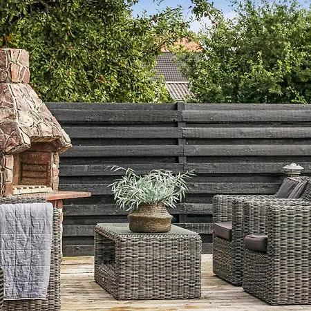 Beautiful In With Outdoor Swimming Pool